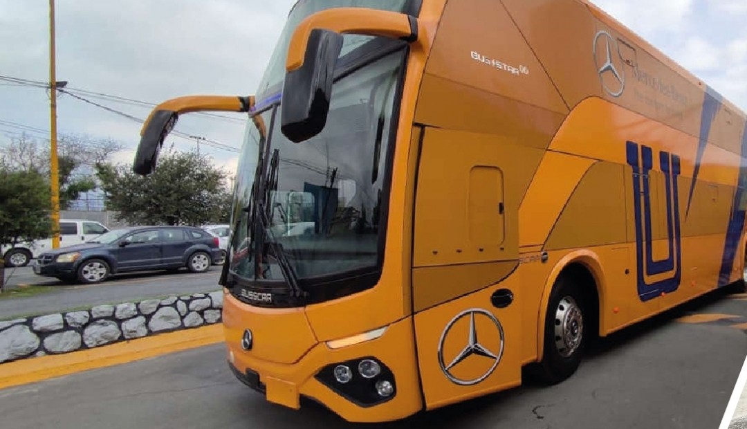 El club de Futbol Los Tigres de México estrena autobús 