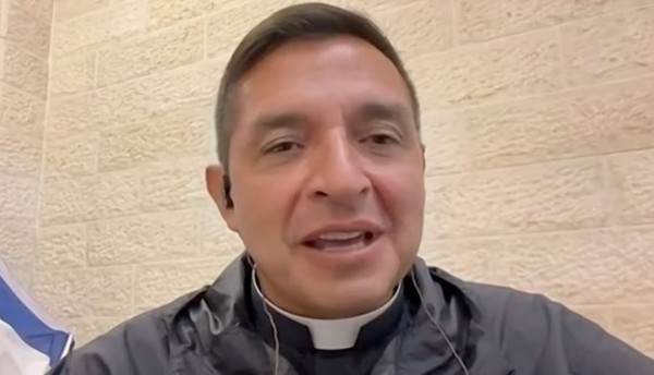 Colombianos atrapados en medio del conflicto Israel-Palestina: La odisea del padre Chucho y su grupo