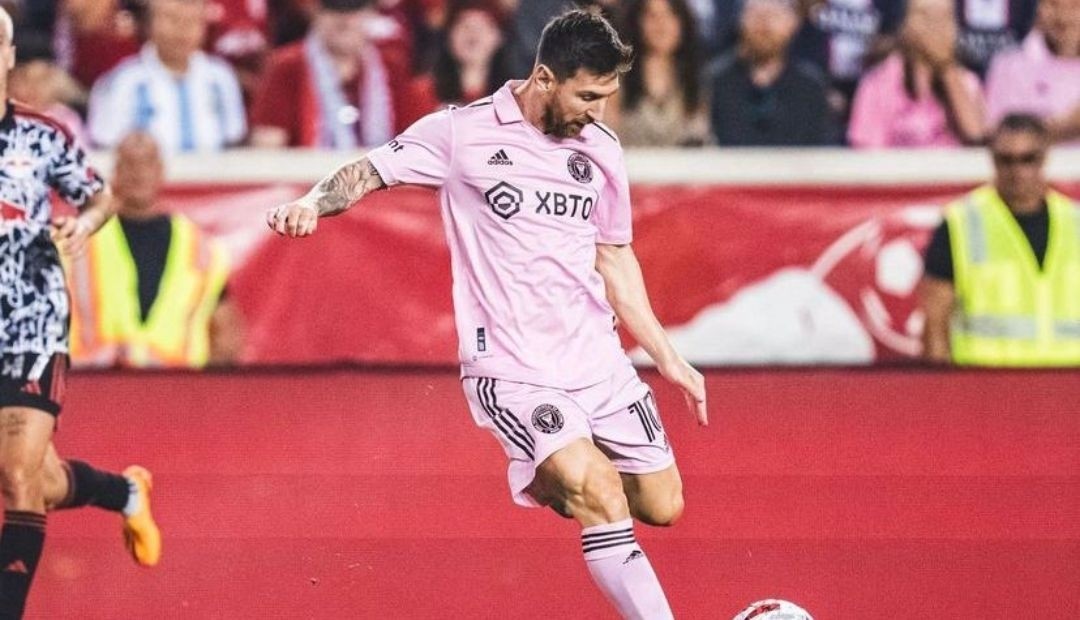 El encuentro entre Messi y Santiago Arias: Más allá del partido