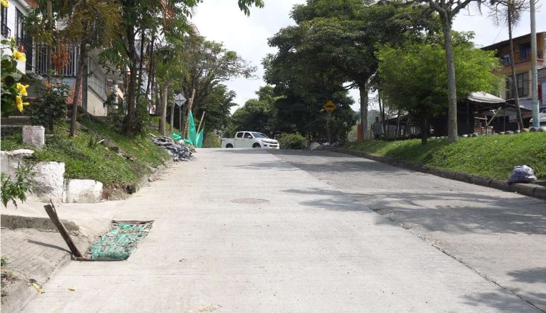 Calle principal de Parque Industrial a Llanogrande es recuperada