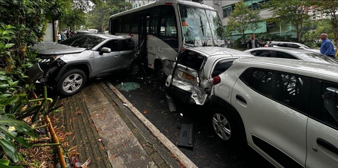 Impactante choque múltiple en Medellín