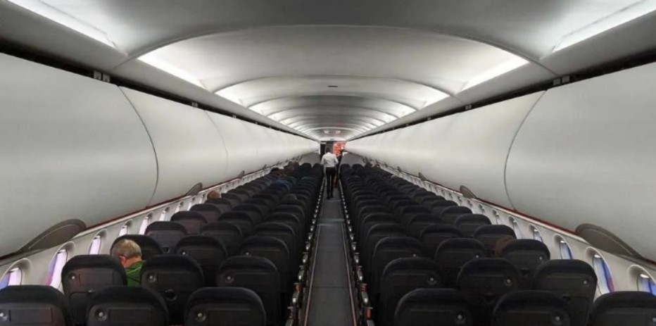 Alarma por turismo en San Andrés: Video de vuelo vacío revela crisis y Gobernador promete tiquetes más baratos