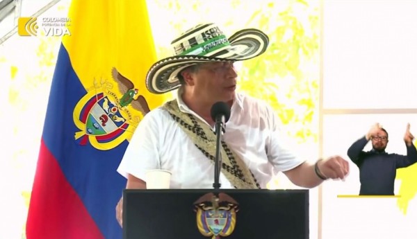 Presidente Petro Responde a Iván Duque: «Están Asustados» por Propuesta de Coalición para 2026