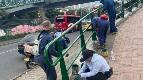 Iniciaron labores de pintura en puente peatonal de la carrera 8va 