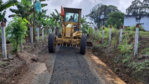 Vía rural de Combia recibe adecuación 