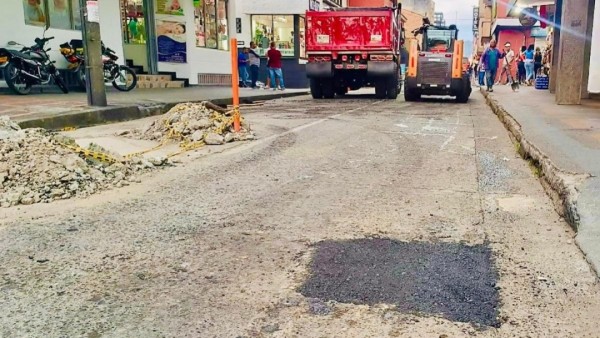 Con trabajos diurnos y nocturnos avanzan labores de repavimentación de la carrera Quinta 