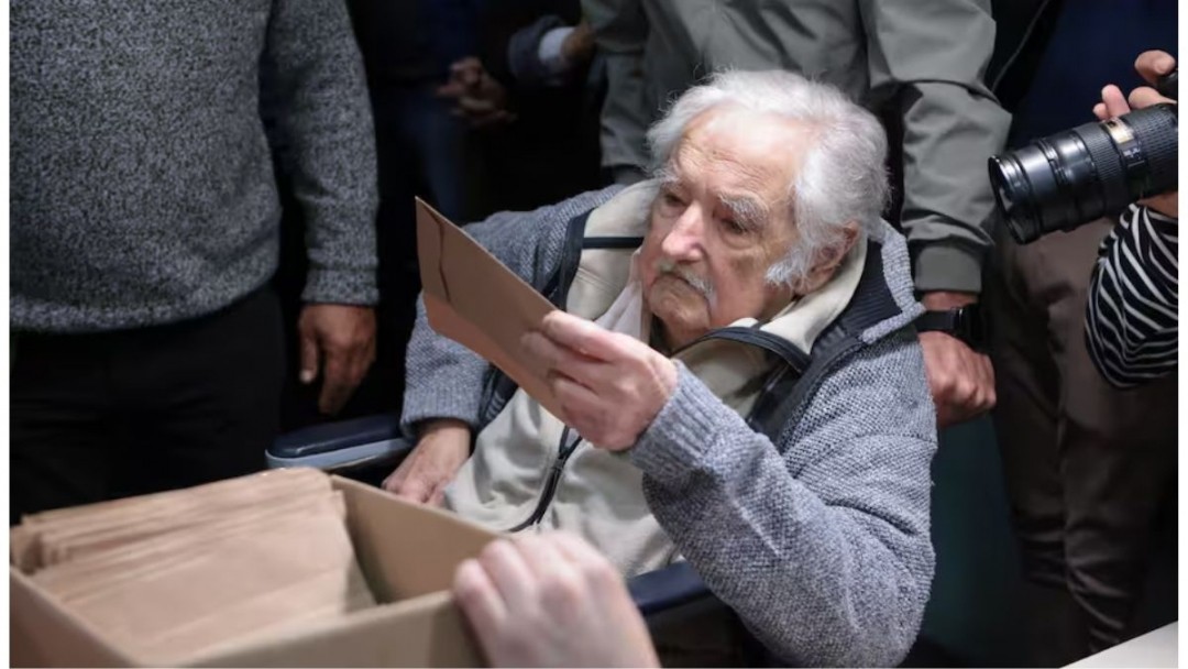 Uruguay se dirige a segunda vuelta en elecciones presidenciales; el expresidente Mujica vota pese a su estado de salud 