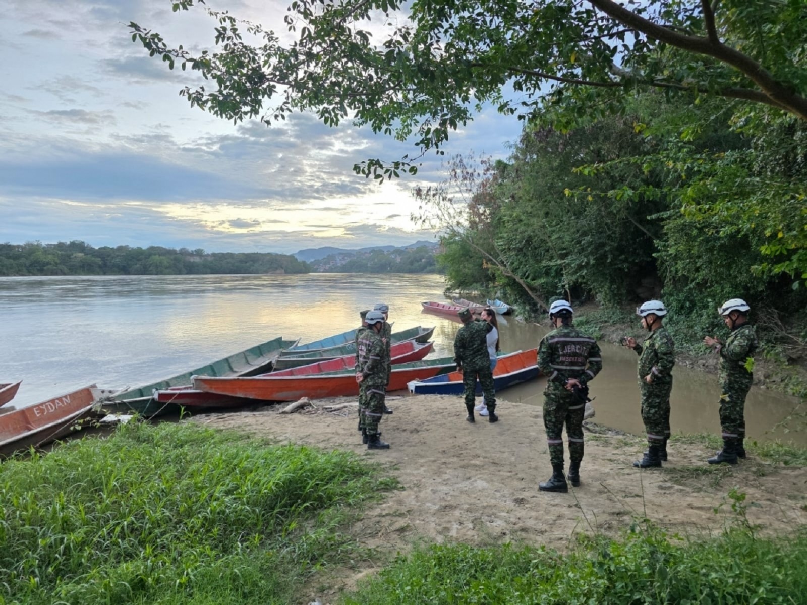 Desaparecidos en el Magdalena: Tres oficiales del ejército arrastrados por el río