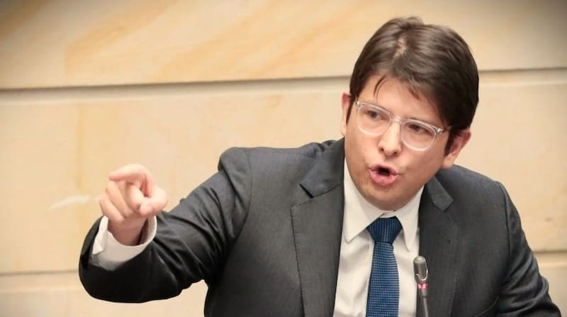 Nuevo adolescente vinculado a la trama del atentado contra Miguel Uribe se presentó ante la Fiscalía