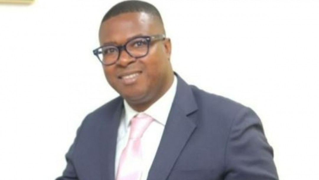 Fiscalía acusa a exembajador en Ghana por presunta violencia sexual e intrafamiliar