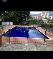 Vende Casa en Conjunto Cerrado
