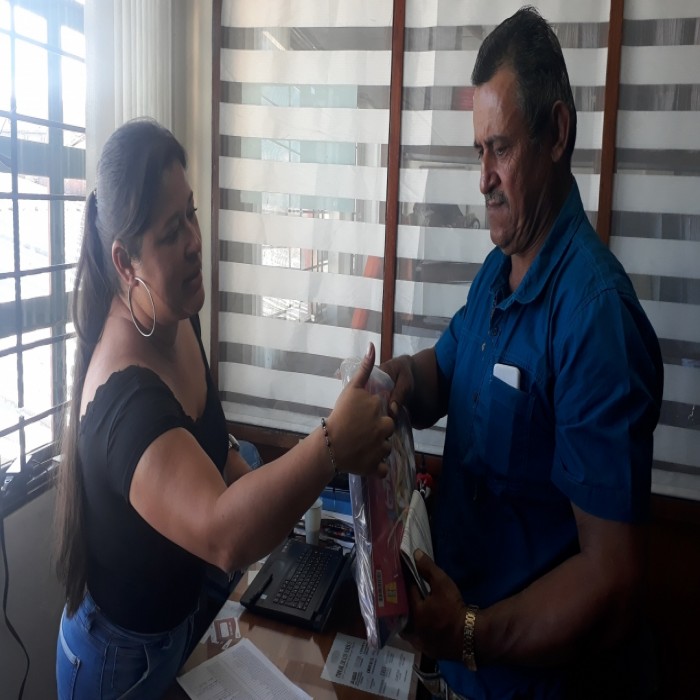 ENTREGA KIT ESCOLAR FARMWORKERS 