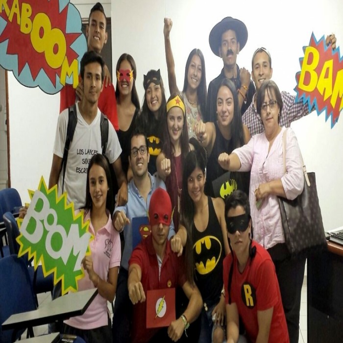 Las mamás y los papás de  los Futuros Dirigentes se convirtieron en superhéroes