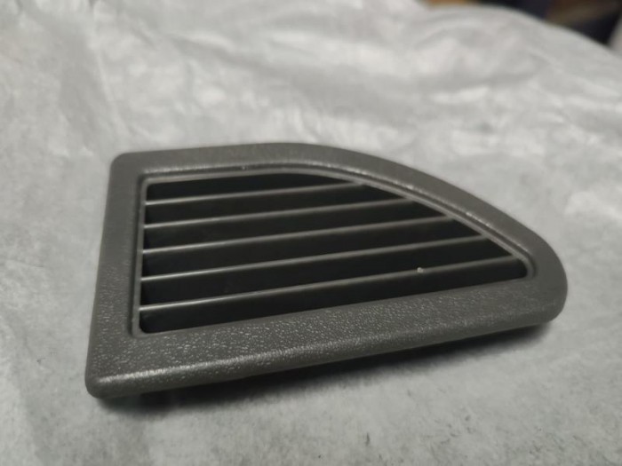 Rejilla RH Frontal Techo VE3