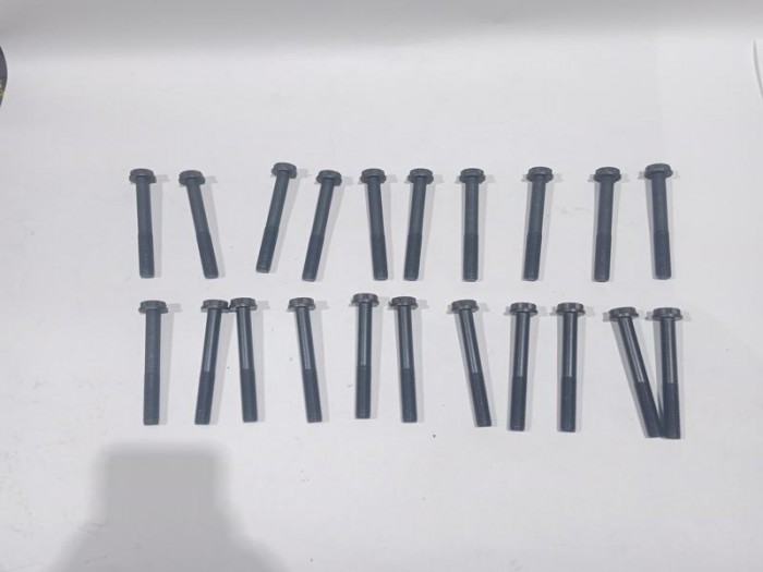 BOLT CYLINDER HEAD DX 225 LCA