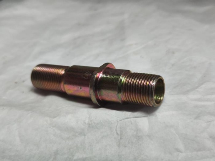 Perno Rueda Trasera LH CF