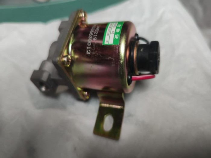 Solenoide Freno de Ahogo CF