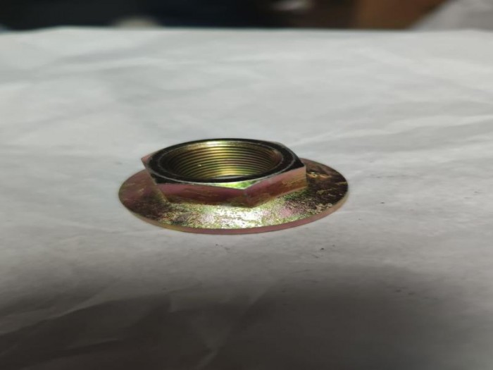 Tuerca de Rueda Trasera RH CF