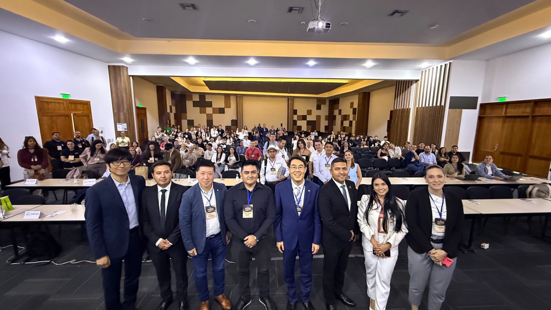 CON ROTUNDO ÉXITO Y PROYECCIÓN GLOBAL CIERRA LA SEGUNDA CUMBRE DE COMERCIO EXTERIOR EN PEREIRA