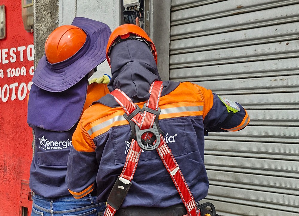 Denuncias ciudadanas ayudaron a identificar más de 290 conexiones irregulares de energía en Pereira y Cartago