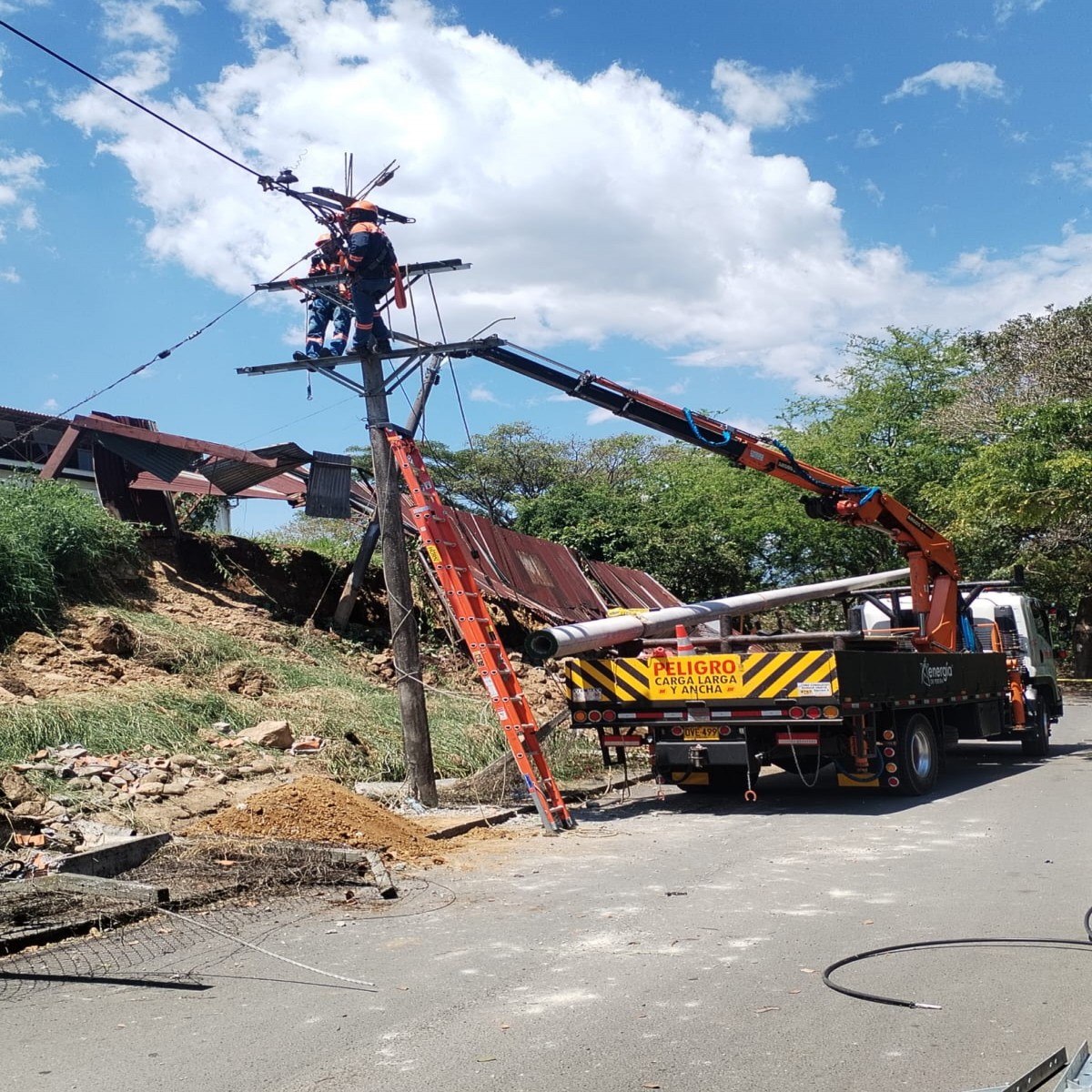 Avanzamos en el restablecimiento del servicio en la zona rural de Pereira