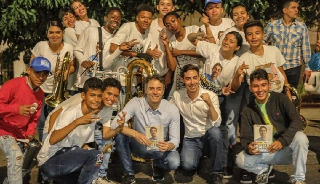 ¿Acto de intolerancia? Embestida contra Daniel Quintero en Medellín despierta preocupación