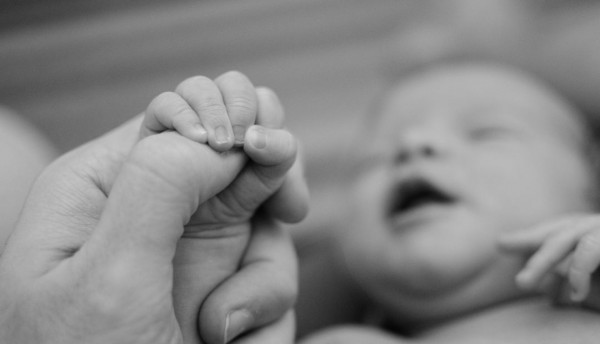 Emergencia en Gaza: más de 100 bebés incubados en peligro por escasez de combustible