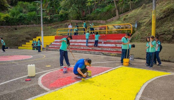 Aseo Pereira renovó la imagen de la cancha del barrio restrepo