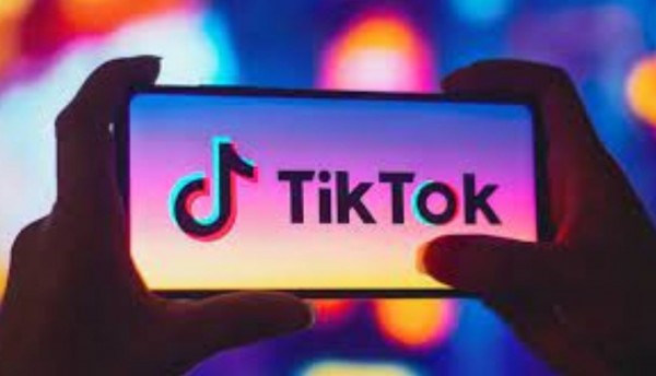 Nepal Prohíbe TikTok porque "perturba la armonía social"