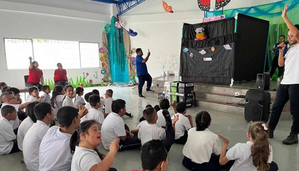 Los vigimonstruos llevan alegría y muchos tips de amor por el planeta a los niños y niñas de Pereira 