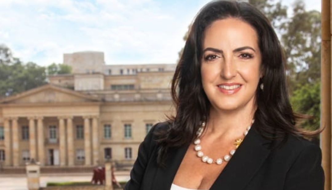 María Fernanda Cabal critica a Petro: "Lo suyo es trinar y pasear con dinero de los colombianos"