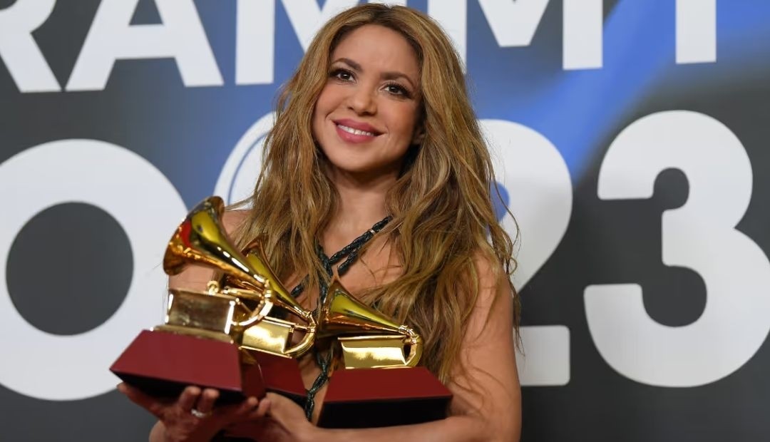 Shakira Brilla en los Latin Grammy y dedica su premio a la felicidad y a sus hijos