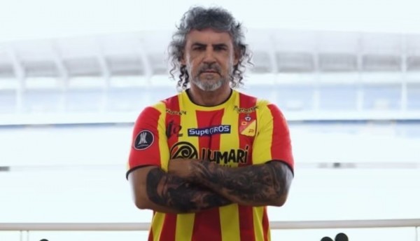 Deportivo Pereira recibe de Leonel Álvarez como director técnico