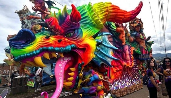Carnaval de Blancos y Negros en Pasto, deslumbrantes carrozas que conquistan las redes sociales
