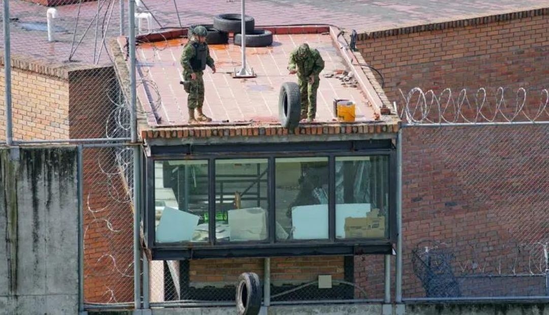 Militares toman el control de cárceles en Ecuador tras liberación de todos los rehenes
