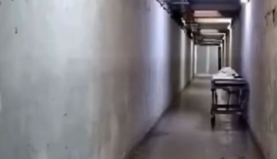 Camilla de hospital queda registrada moviéndose sola en inquietante video