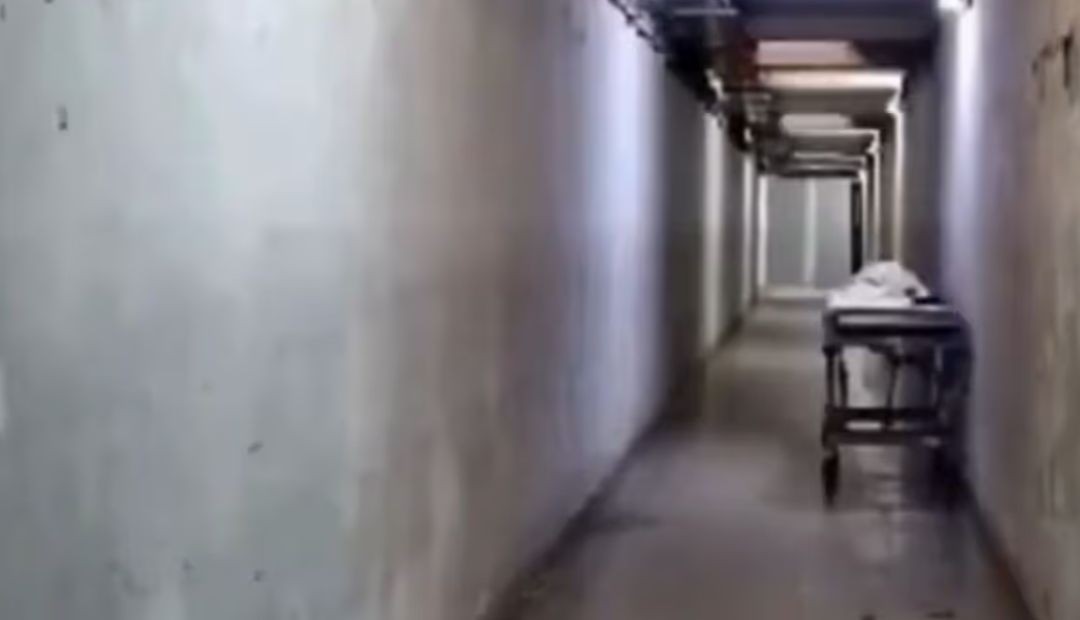Camilla de hospital queda registrada moviéndose sola en inquietante video