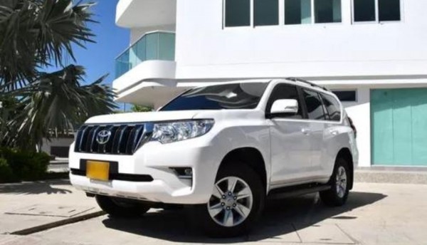 Atropellan a falsos policías en intento de fleteo contra camioneta de alta gama en Bogotá