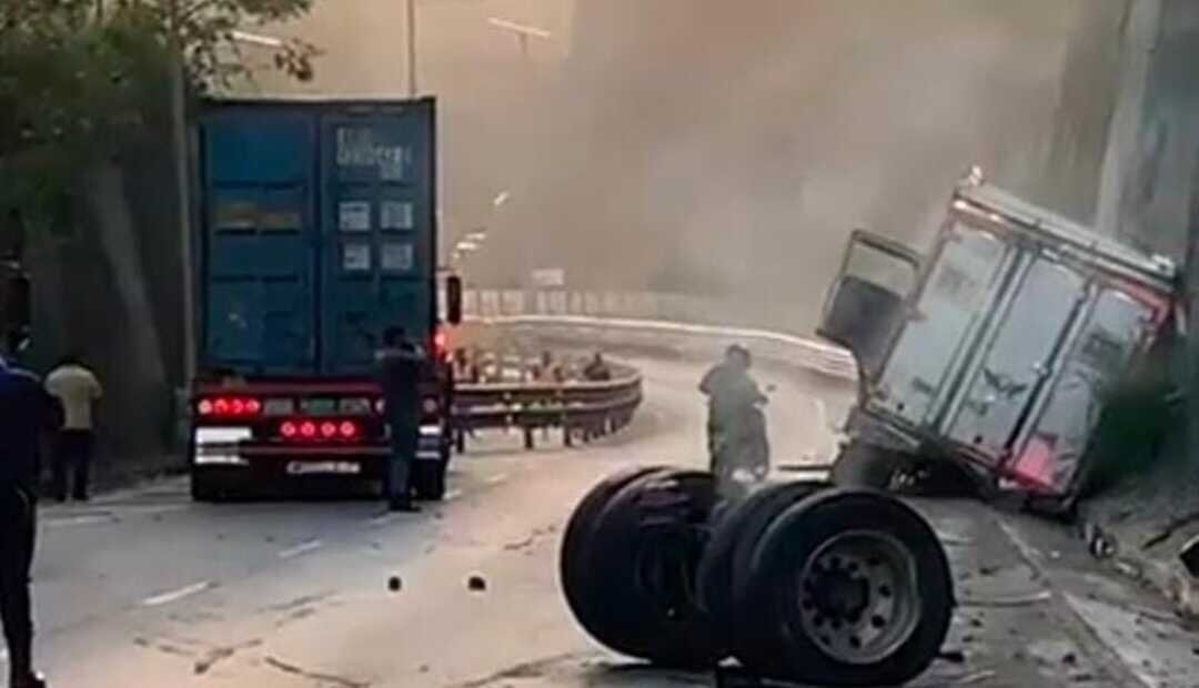 Fuerte accidente en vía al alto de La Línea, sin heridos, por fortuna