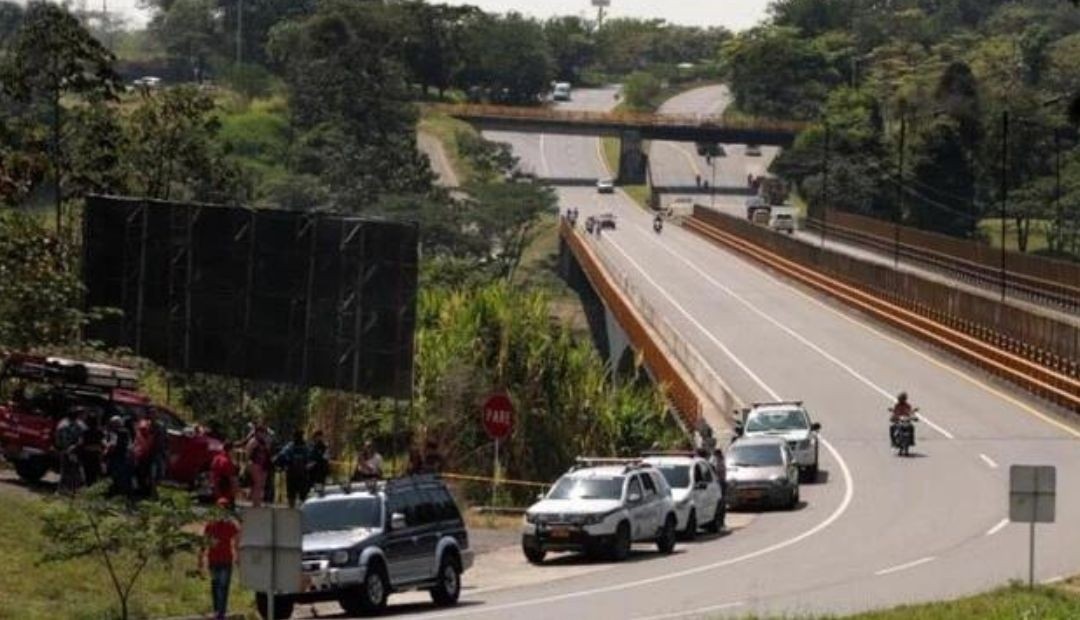 Taxista héroe en Ibagué evita tragedia al impedir intento de suicidio de una mujer con su bebé