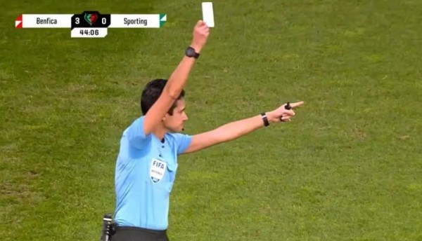 La tarjeta blanca en el fútbol, ¿Qué significa? 