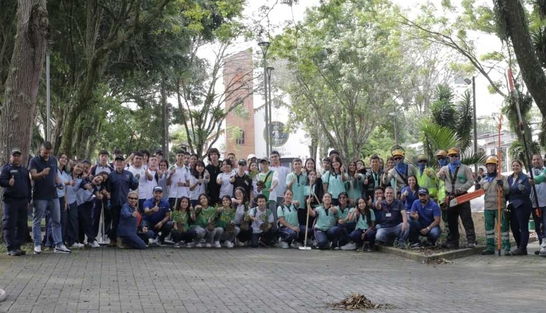 Jornada de limpieza se tomó el parque central del Belmonte