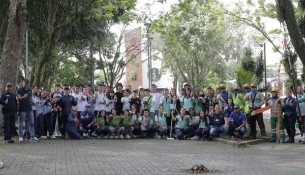 Jornada de limpieza se tomó el parque central del Belmonte