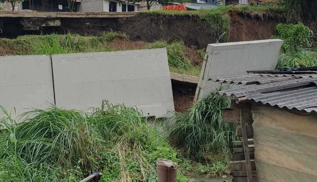 Casas de invasión en Villasantana están en riesgo