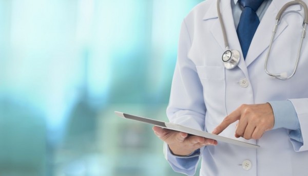 Cirujano condenado a 16 años de cárcel por violencia intrafamiliar y abuso sexual contra su expareja