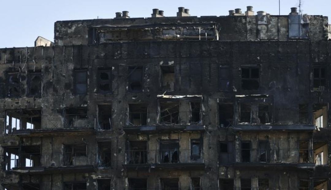 Tragedia en Valencia: cuatro muertos y 14 desaparecidos en incendio de edificio residencial