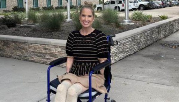 Maestra acude a hospital por síntomas de gripa y le amputan sus extremidades