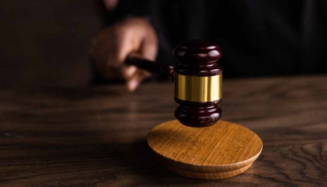 Imponen cargos a médicos que trataron a joven que murió tras caer a alcantarilla en Barranquilla