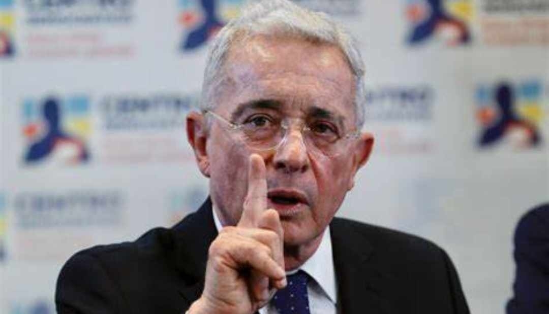 Álvaro Uribe propone reunir fondos para terminar las vías de Antioquia