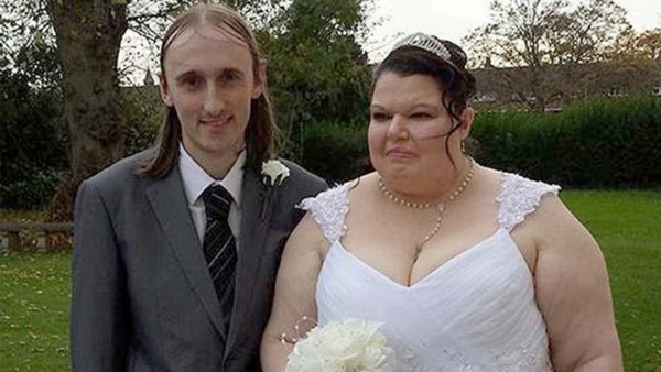 Debbi Wood, conocida como la "mujer más celosa del mundo"